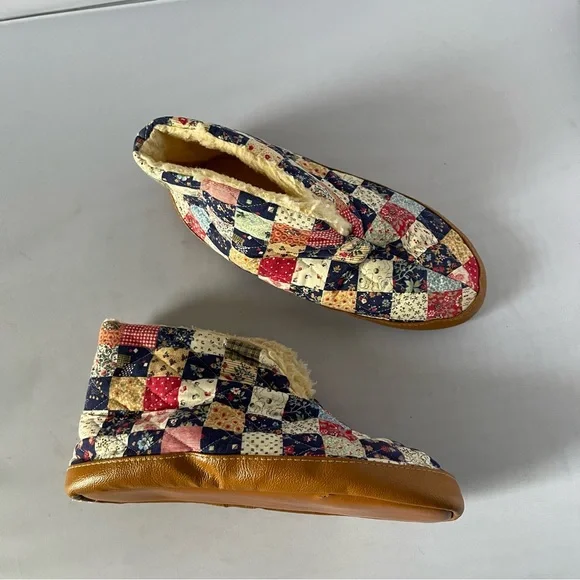 Cozy Patchwork Slippers with Yellow Lining - Picture 4 of 7